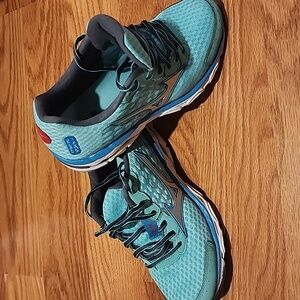 Mizuno Women's Aqua Athletic Shoes